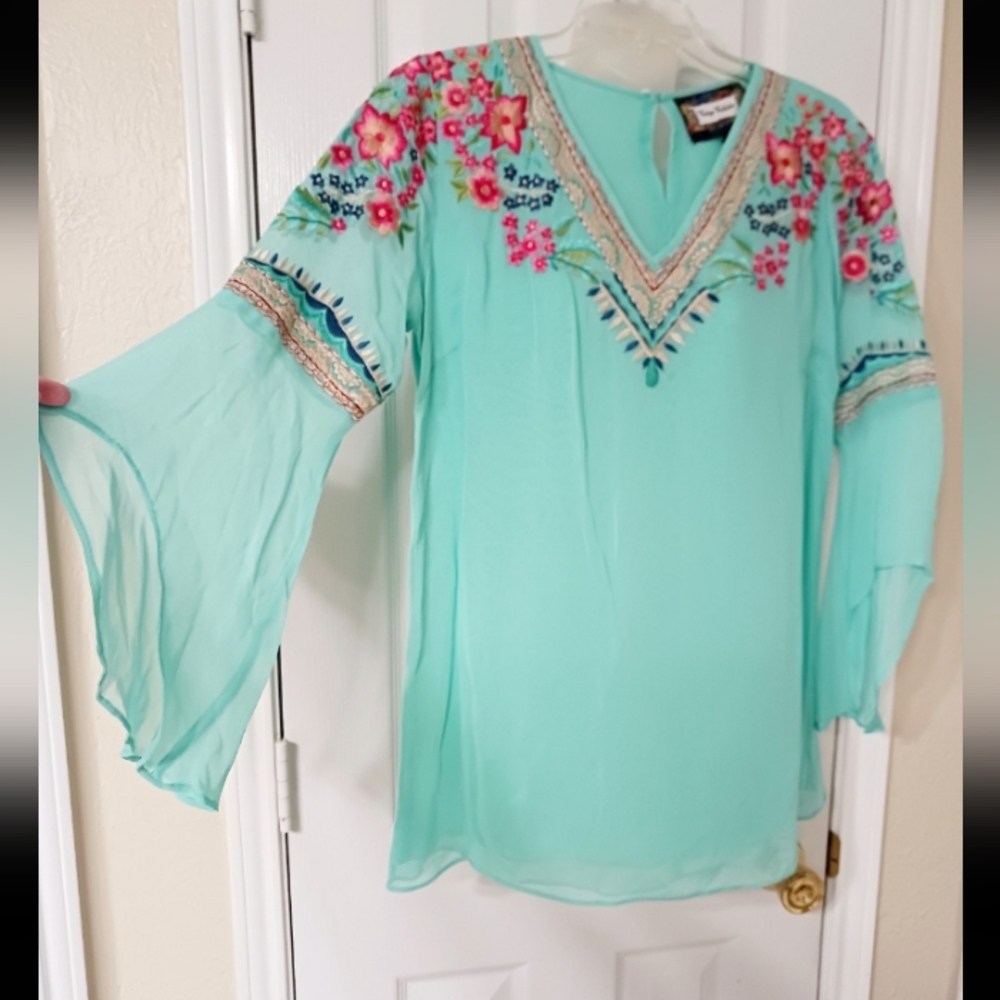 Vintage Collection Embroidered Aqua Blouse with Floral Accents Size Small. NWT!